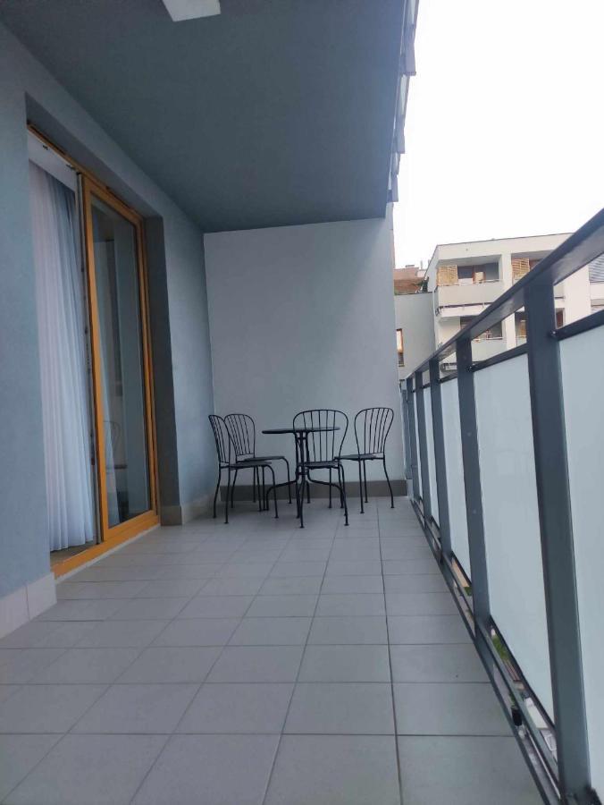 Apartamenty Metro Targowek 27 华沙 外观 照片